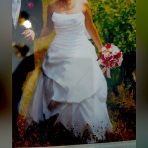David’s Bridal wedding dress - size 6 w/ alterations.
